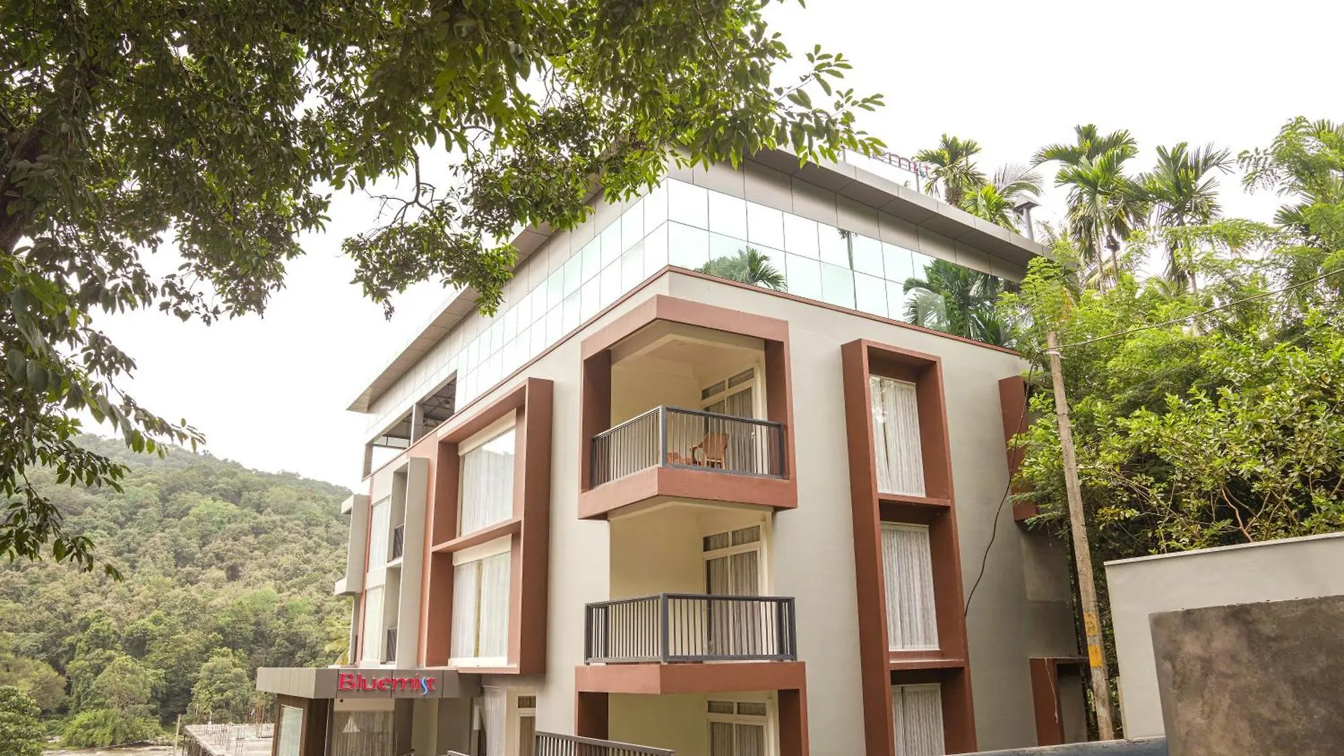 Bluemist Resorts Athirappilly
