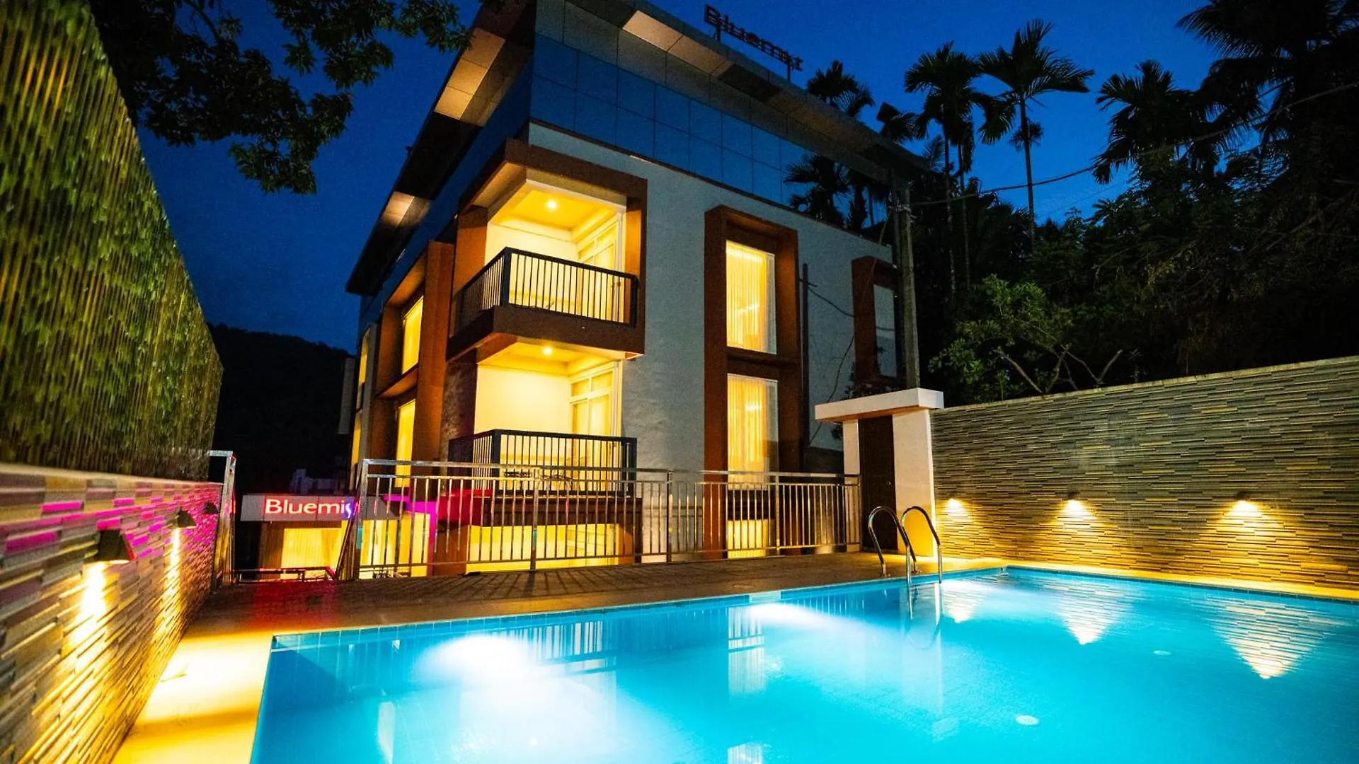 Bluemist Resorts Athirappilly
