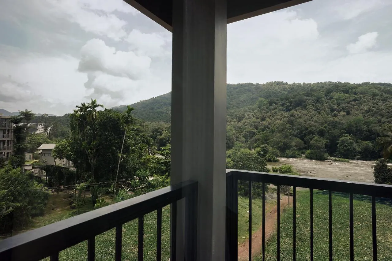 Bluemist Resorts Athirappilly